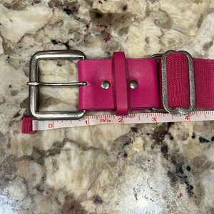 Pink adjustable softball/baseball belt